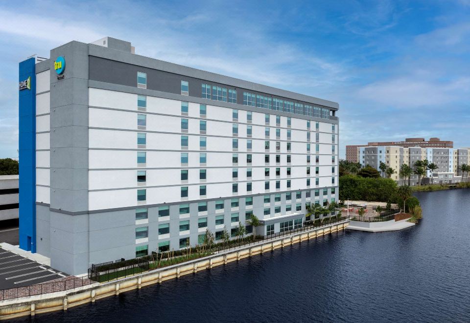 Home2 Suites By Hilton Miami Airport South Blue Lagoon